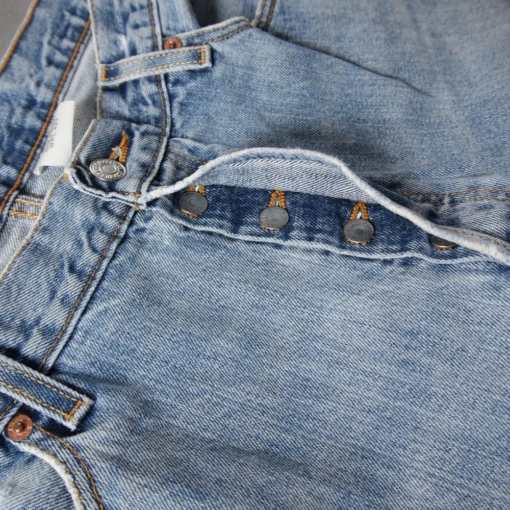 Vintage Y2K Levi 501 XX Distressed Button Fly Straight Leg Men Jeans 36x32 Light